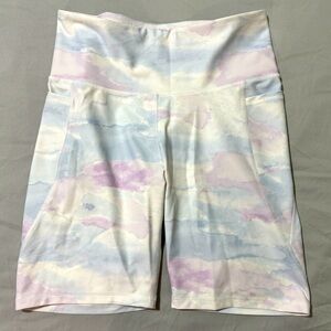 Like new Old Navy Powersoft bike shorts